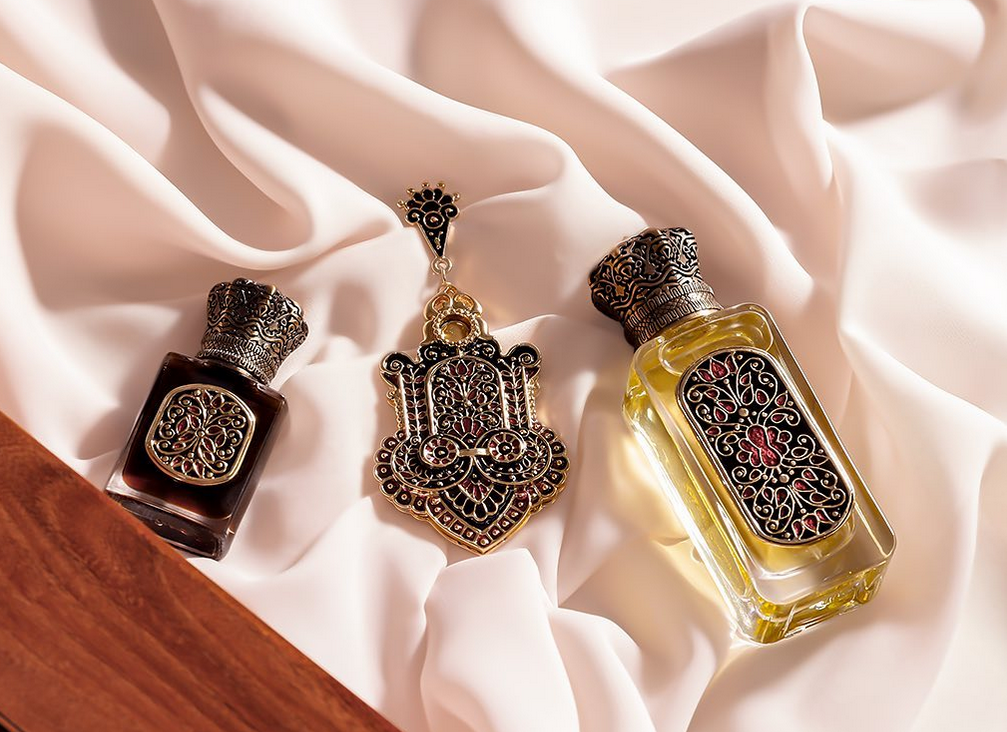 Gifts For Hajj Pilgrims In Oman: Oud, Incense, And Musk Arranged To Suit Majlis Settings